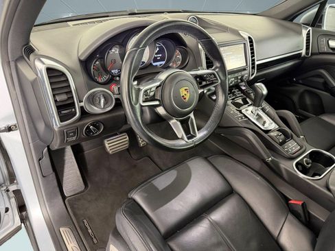 Used 2016 Porsche Cayenne S image 4
