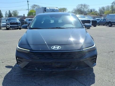 Used 2024 Hyundai Elantra SEL w/ Convenience Package FWD image 2