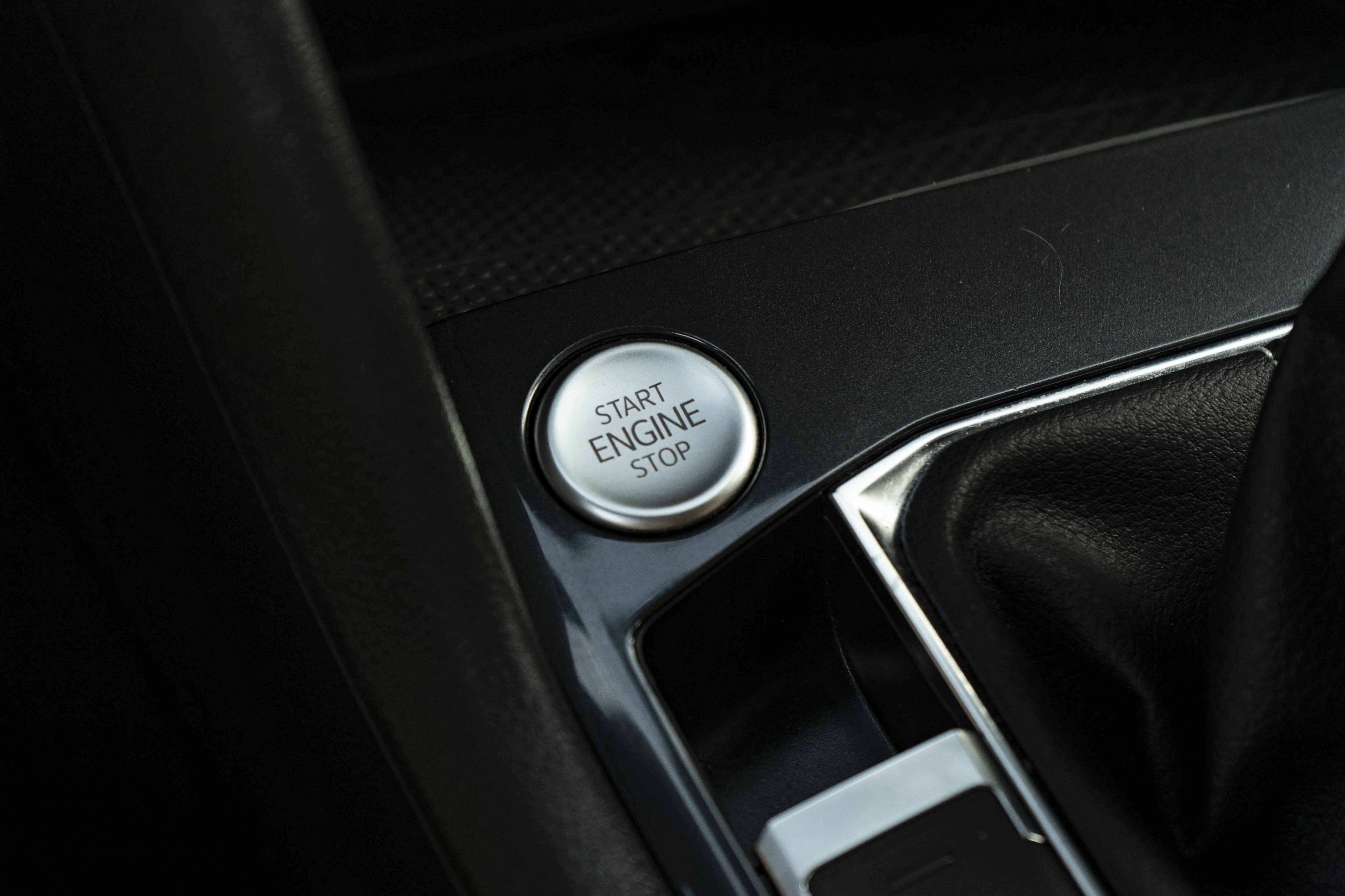 Certified 2022 Volkswagen Tiguan SE R-Line FWD image 23