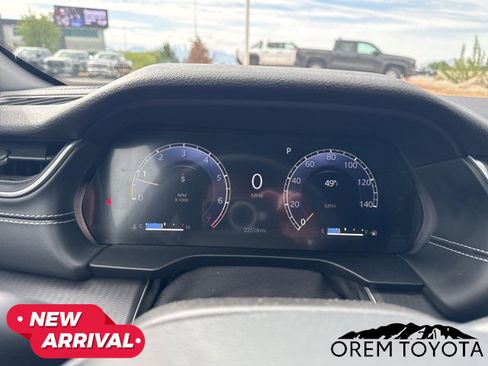 Used 2024 Jeep Grand Cherokee Altitude AWD/4WD image 10