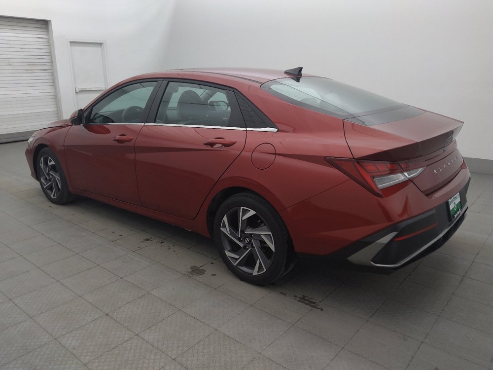 Used 2025 Hyundai Elantra Limited FWD image 3