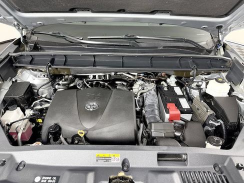 Used 2020 Toyota Highlander XLE AWD/4WD image 24
