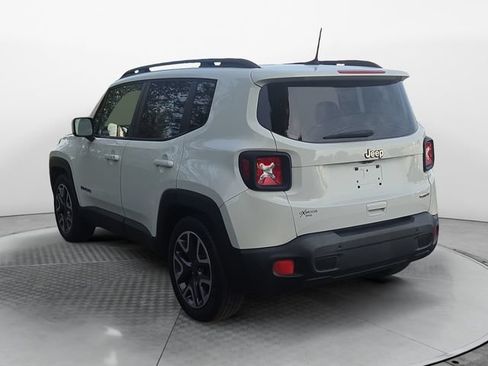 Used 2018 Jeep Renegade Latitude w/ Advanced Technology Group FWD image 3