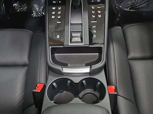 New 2026 Porsche Macan image 20