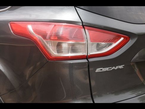 Used 2016 Ford Escape SE w/ Equipment Group 201A FWD image 46