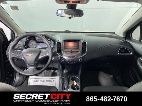 Used 2018 Chevrolet Cruze LT w/ Convenience Package FWD image 25