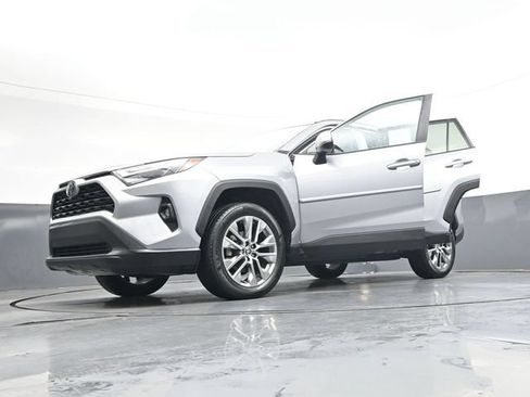 Used 2022 Toyota RAV4 XLE Premium FWD image 43