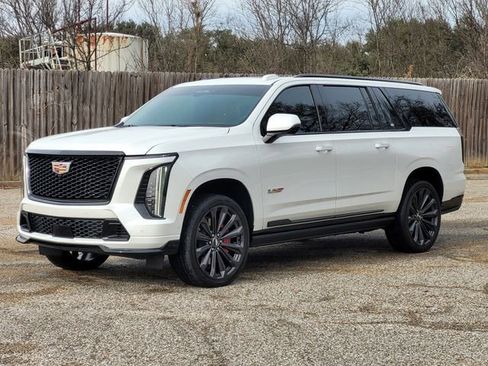 Used 2025 Cadillac Escalade ESV V AWD/4WD image 4