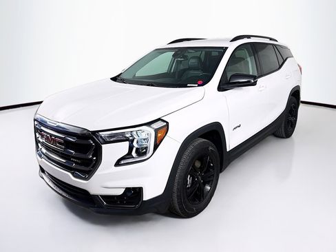 Used 2024 GMC Terrain AT4 image 4