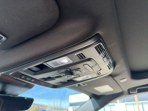 Used 2023 GMC Yukon Denali Ultimate image 23