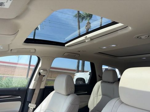 Used 2022 Buick Enclave Premium w/ Experience Buick Package FWD image 19