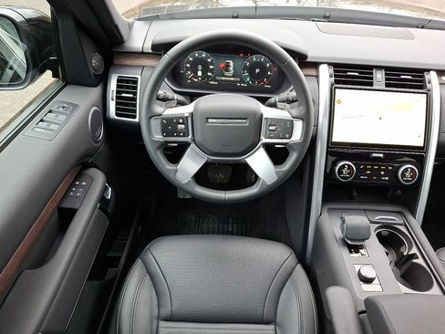 Used 2025 Land Rover Discovery S AWD/4WD image 4