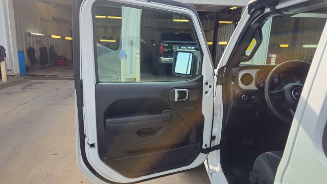 Used 2026 Jeep Gladiator Sport AWD/4WD image 10