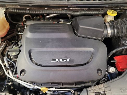 Used 2017 Chrysler Pacifica Touring image 30