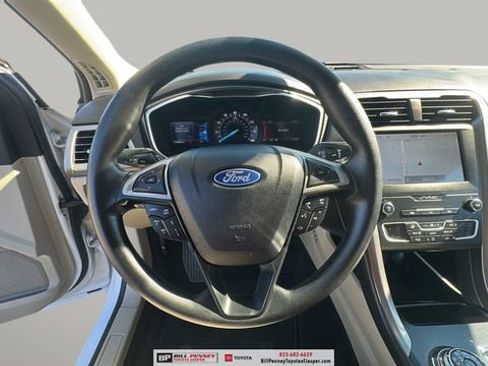 Used 2020 Ford Fusion SE image 16