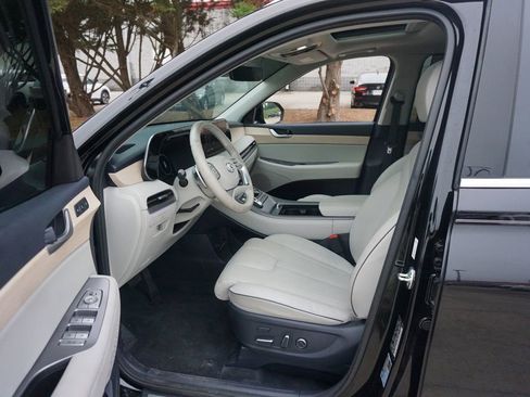 Used 2024 Hyundai Palisade Limited FWD image 2