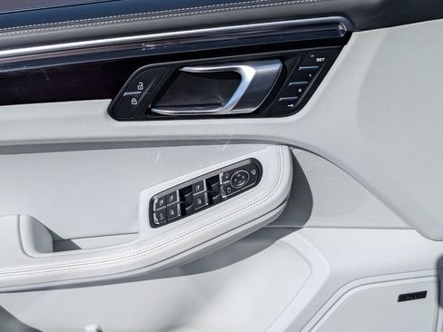 Certified 2024 Porsche Macan AWD/4WD image 20