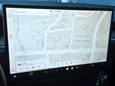 Used 2023 Tesla Model S image 17