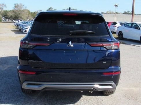 New 2026 Mitsubishi Outlander SE FWD image 4