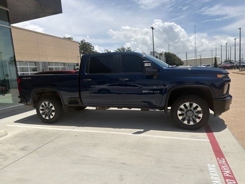 Used 2023 Chevrolet Silverado 2500 Custom w/ Custom Value Package AWD/4WD image 4