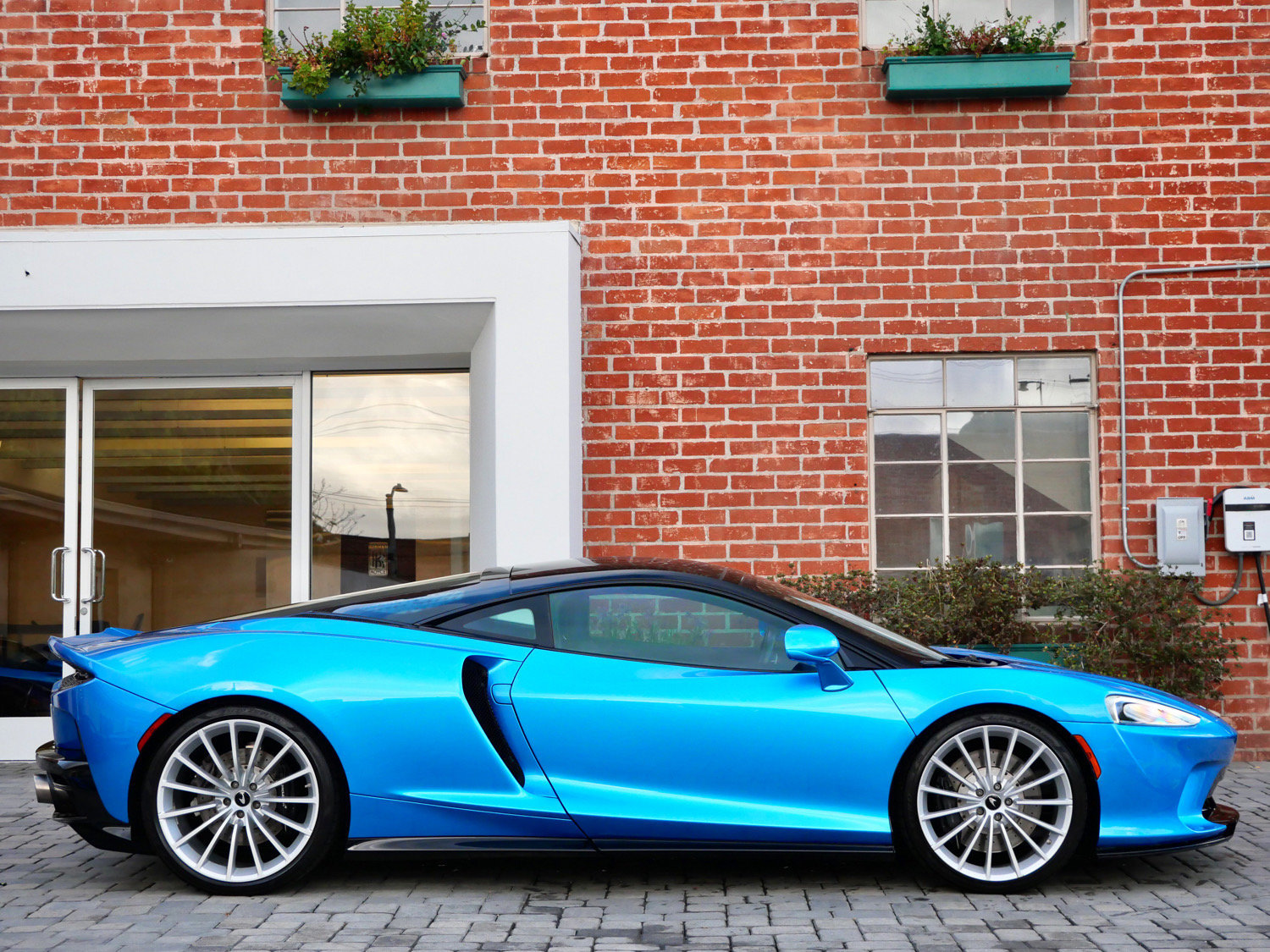 Used 2020 McLaren GT RWD image 3