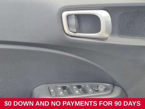 Used 2025 Hyundai Venue SEL FWD image 13