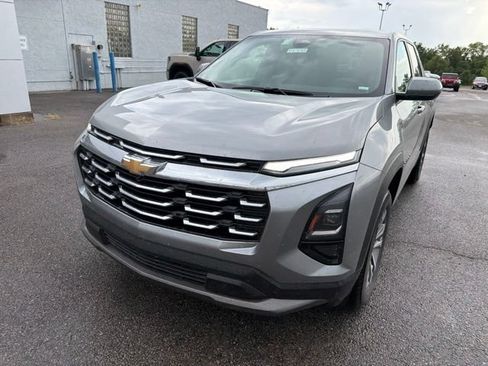 Used 2026 Chevrolet Equinox LT AWD/4WD image 3