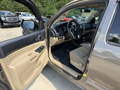 Used 2015 Toyota Tacoma PreRunner w/ SR5 Package RWD image 9
