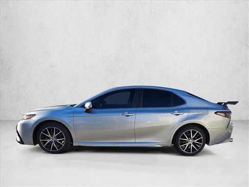 Used 2021 Toyota Camry SE image 8