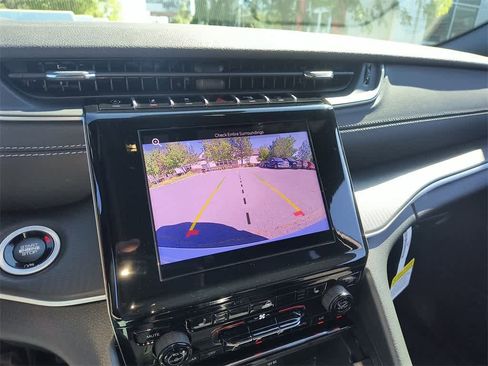 New 2025 Jeep Grand Cherokee Laredo X w/ Luxury Tech Group I image 17