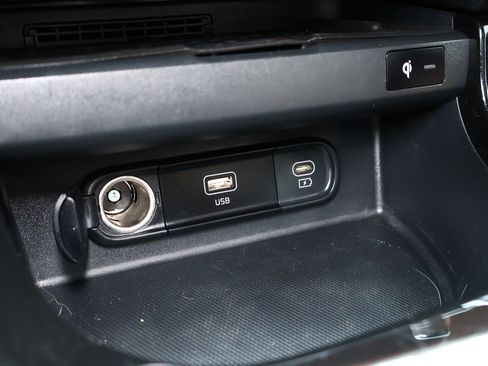 Used 2024 Kia Seltos EX FWD image 19