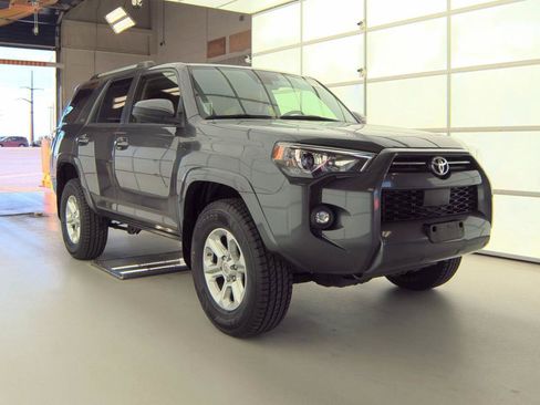Used 2021 Toyota 4Runner SR5 AWD/4WD image 2