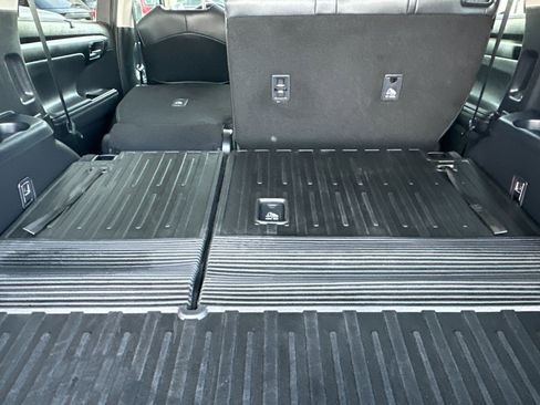 Used 2020 Toyota Highlander XLE image 16