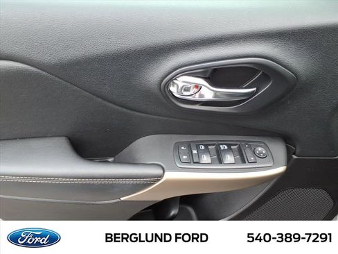 Used 2018 Jeep Cherokee Latitude w/ Altitude Package image 16