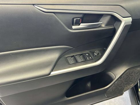Used 2025 Toyota RAV4 XLE AWD/4WD image 16