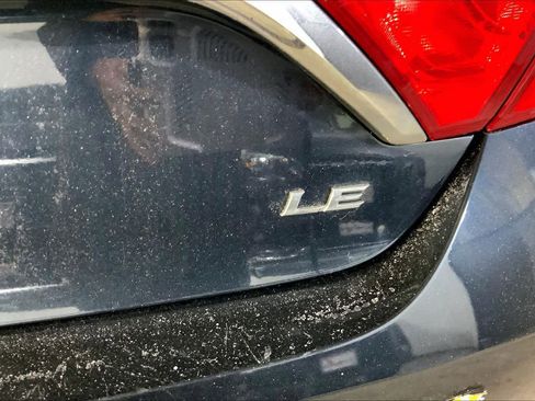 Used 2016 Toyota Camry LE image 9