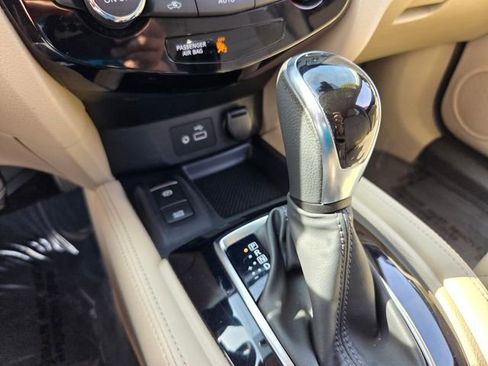 Used 2019 Nissan Rogue SL w/ Premium Package AWD/4WD image 26