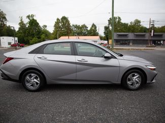 Used 2025 Hyundai Elantra SE video 2