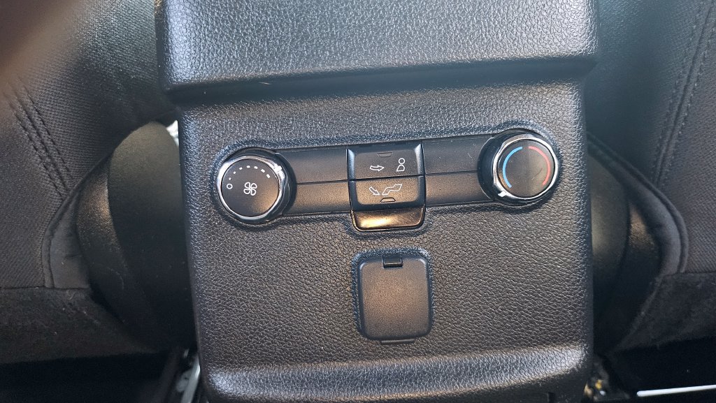 Used 2018 Ford Explorer XLT FWD image 30