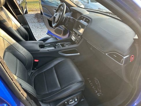 Used 2018 Jaguar F-PACE R-Sport AWD/4WD image 17