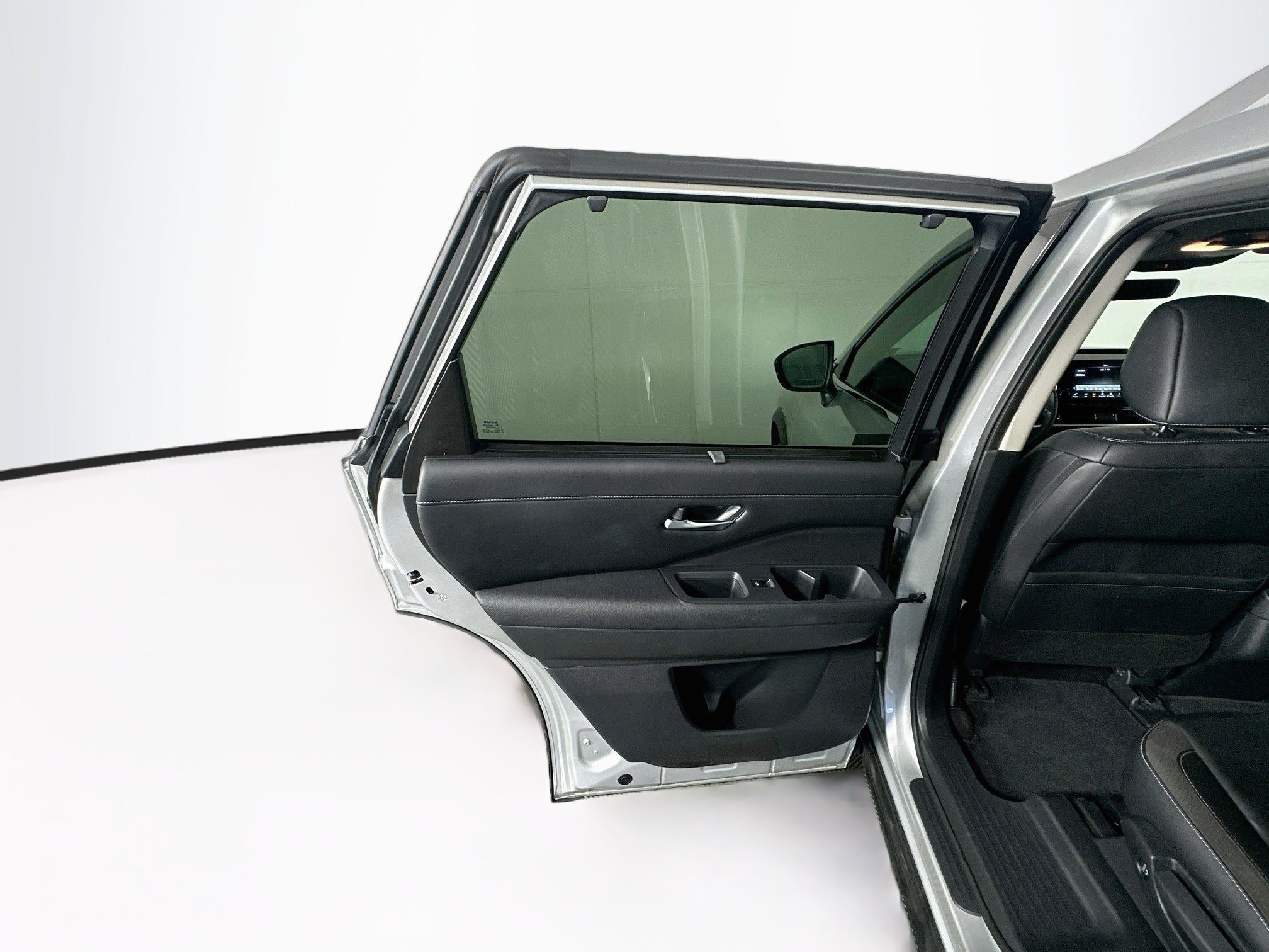 Used 2025 Nissan Pathfinder SL FWD image 25