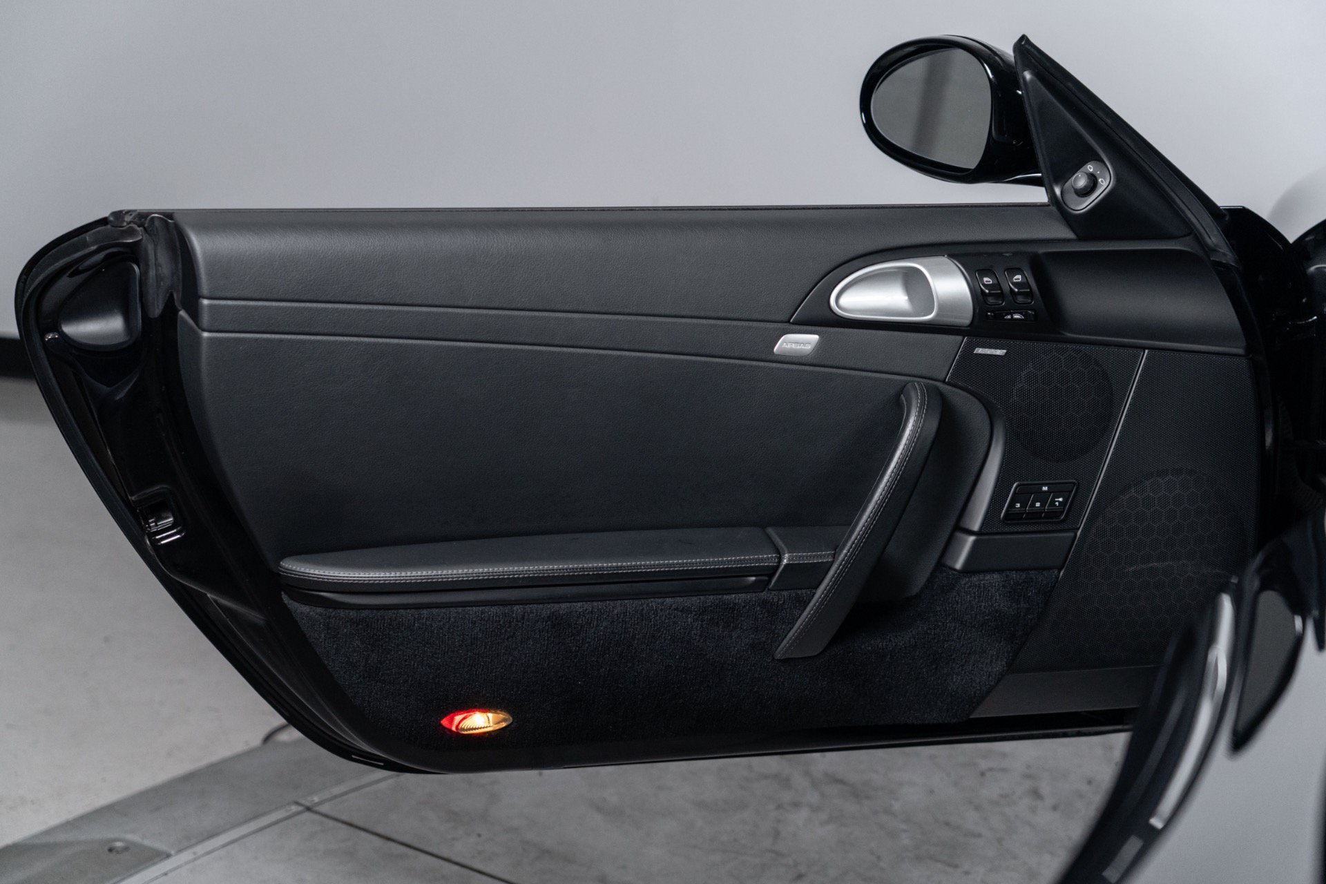 Used 2010 Porsche 911 Cabriolet image 22