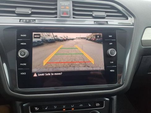 Used 2018 Volkswagen Tiguan SEL AWD/4WD image 19