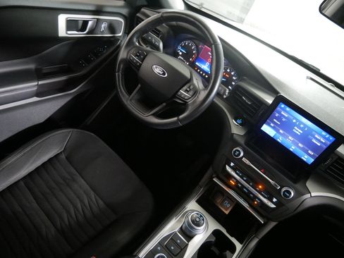 Used 2020 Ford Explorer XLT AWD/4WD image 9