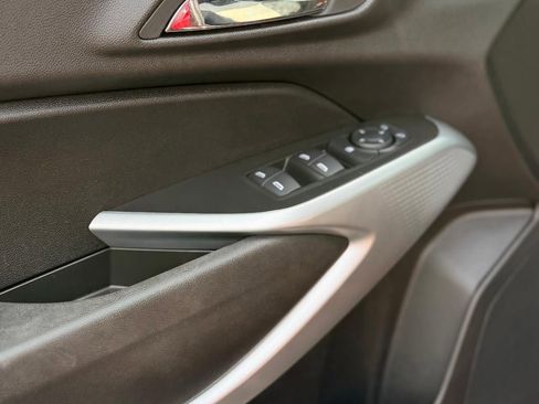 Used 2025 Chevrolet Trax LS w/ LS Convenience Package image 12