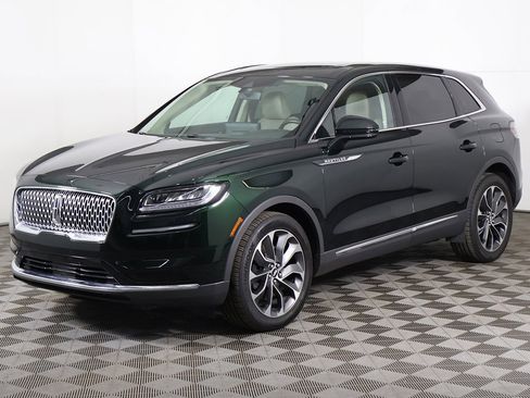 Used 2021 Lincoln Nautilus Reserve image 11