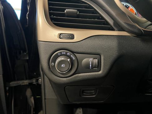 Used 2018 Jeep Cherokee Latitude w/ Cold Weather Group image 15