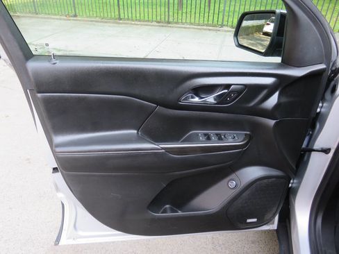 Used 2017 GMC Acadia SLE w/ Driver Alert Package I image 26