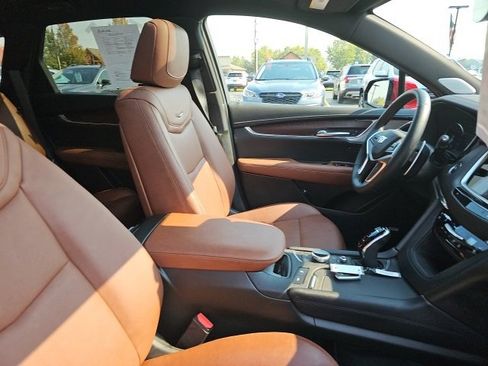 Used 2025 Cadillac XT5 Sportv image 25