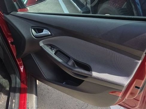 Used 2014 Ford Focus SE FWD image 31